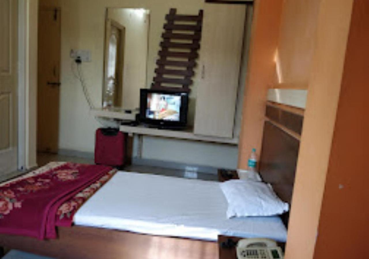 Hotel Mayur Restaurant Chandrapur 外观 照片
