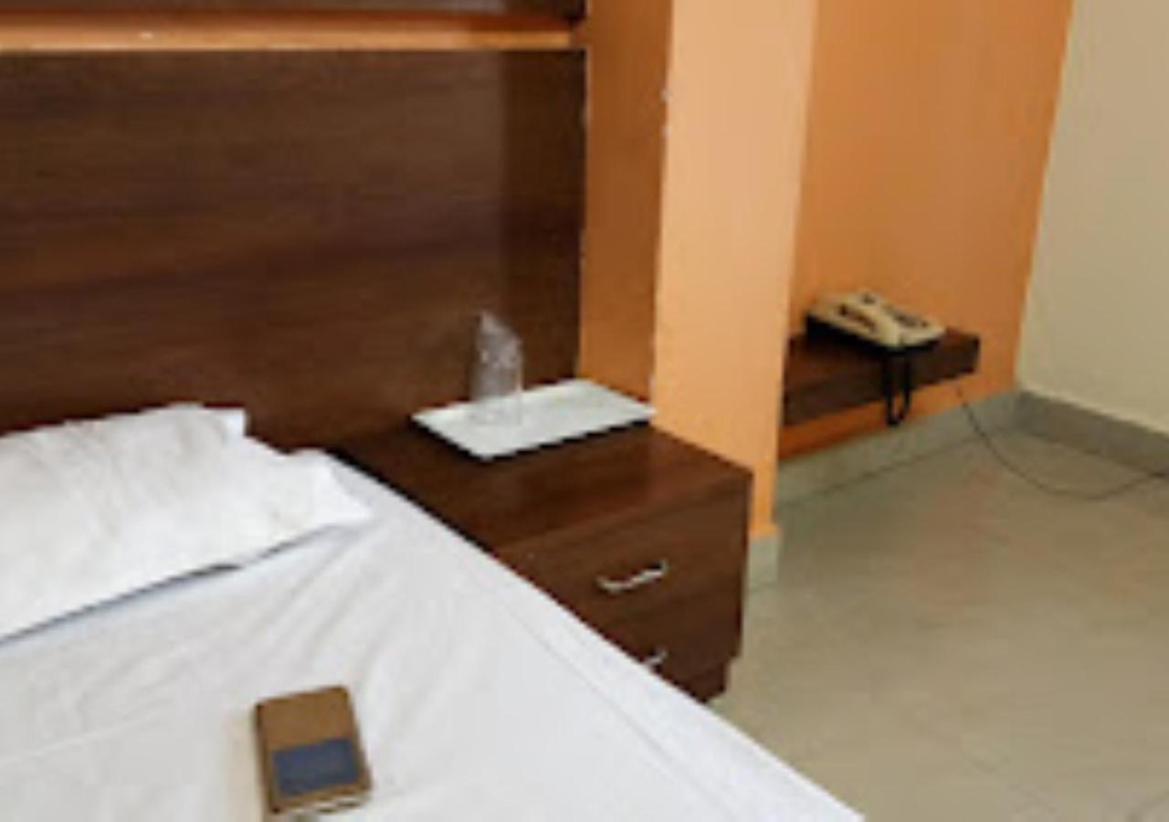 Hotel Mayur Restaurant Chandrapur 外观 照片